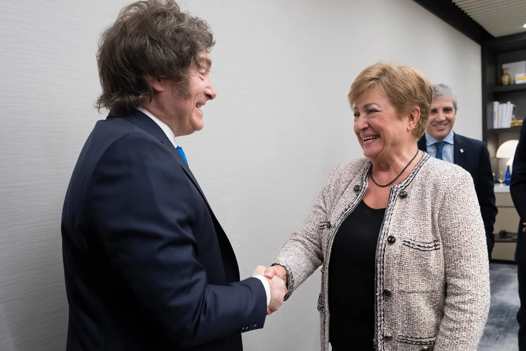 El FMI pide a Milei fortalecer las reservas del BCRA y destaca la importancia del apoyo político