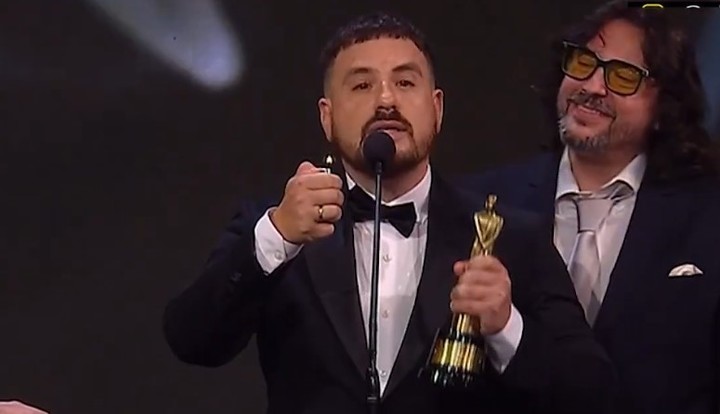 Fede Bal sorprendió con un apasionado beso a una periodista tras la gala de los Martín Fierro 2025