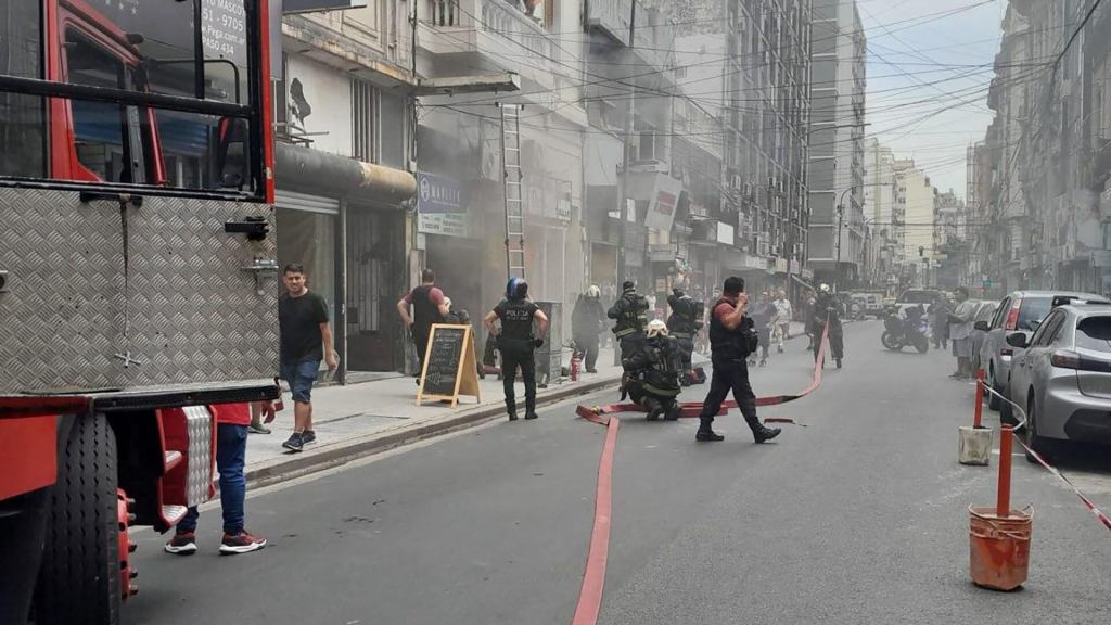 Un incendio generó conmoción en Once en medio de las compras de fin de&nbsp;año