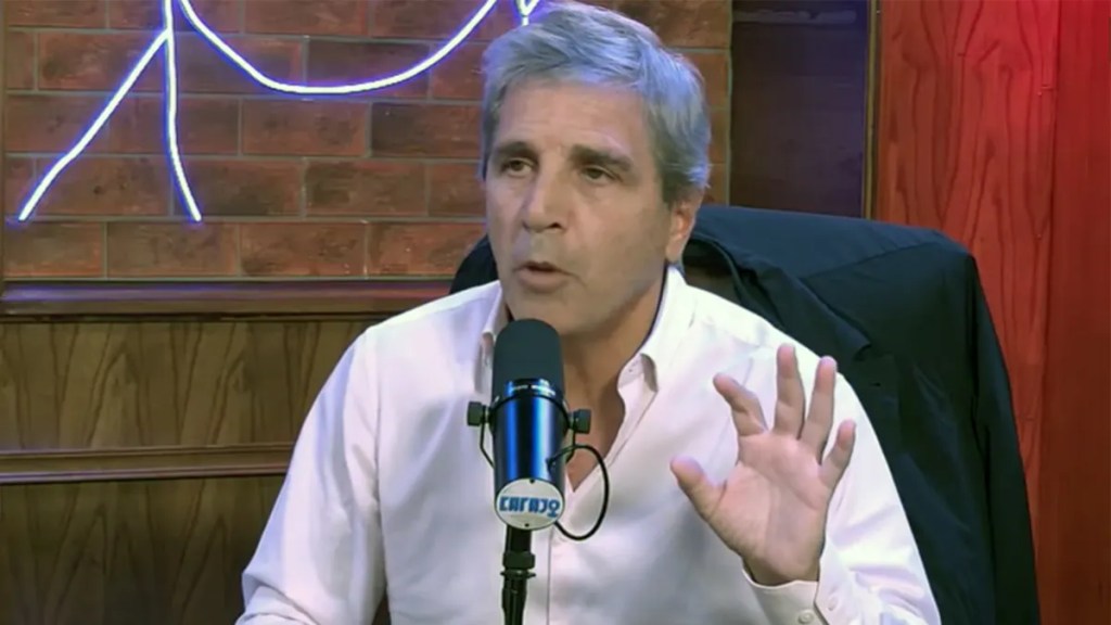 Caputo defendió el rumbo económico y redobló críticas al&nbsp;kirchnerismo