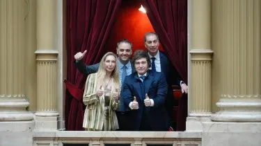 Adorni se presenta en Diputados con casi 5.000 preguntas y fuerte respaldo oficial
