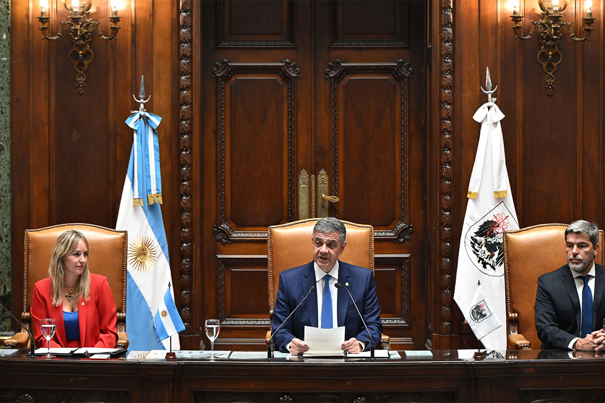 Jorge Macri impulsa una reforma para regular la competencia entre taxis y aplicaciones en CABA