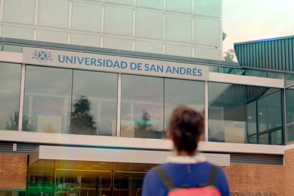 Profesores de la Universidad de San Andrés reclamaron por el financiamiento universitario ante la visita de Milei