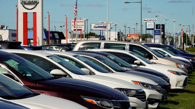 Las tasas altas y la nafta cara en Estados Unidos le dan vuelta al mercado de autos usados
