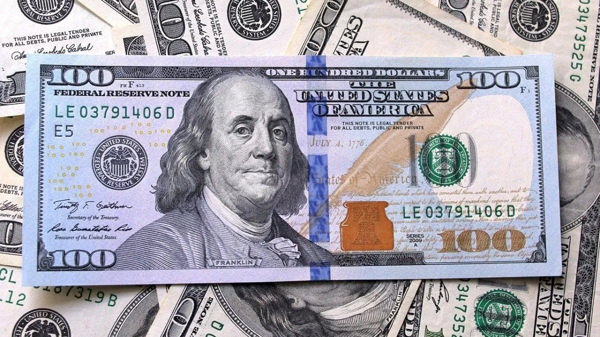 El dólar blue abre a $1.555 este jueves y el oficial se mantiene en $1.540